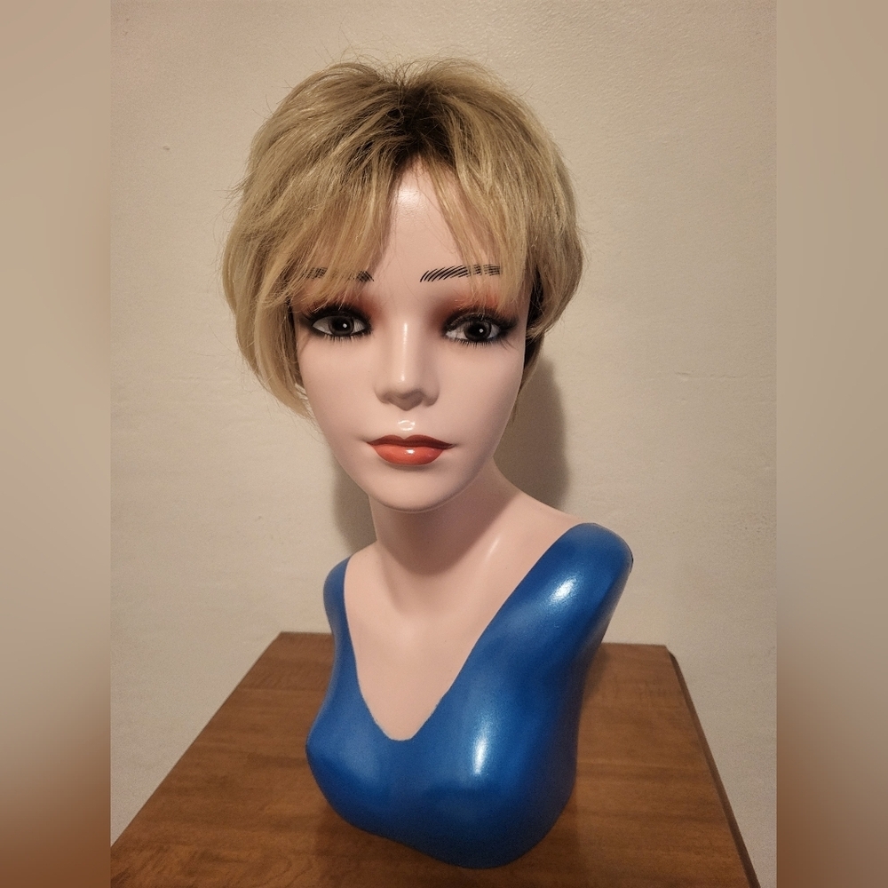 Short Blonde Wig - 10LR